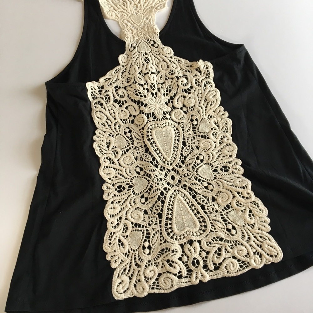 🌸 Crochet Back Black Tank